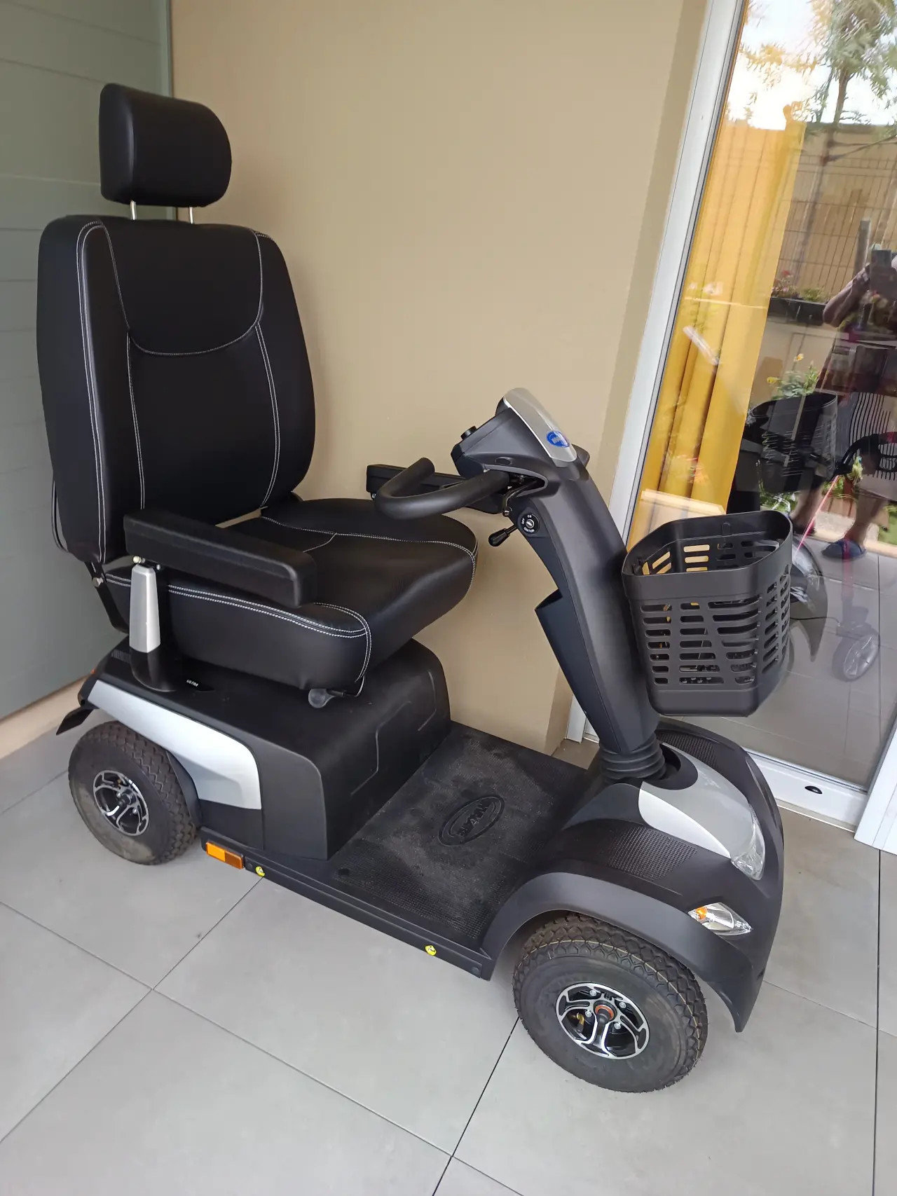 Scooter handicapé électrique
