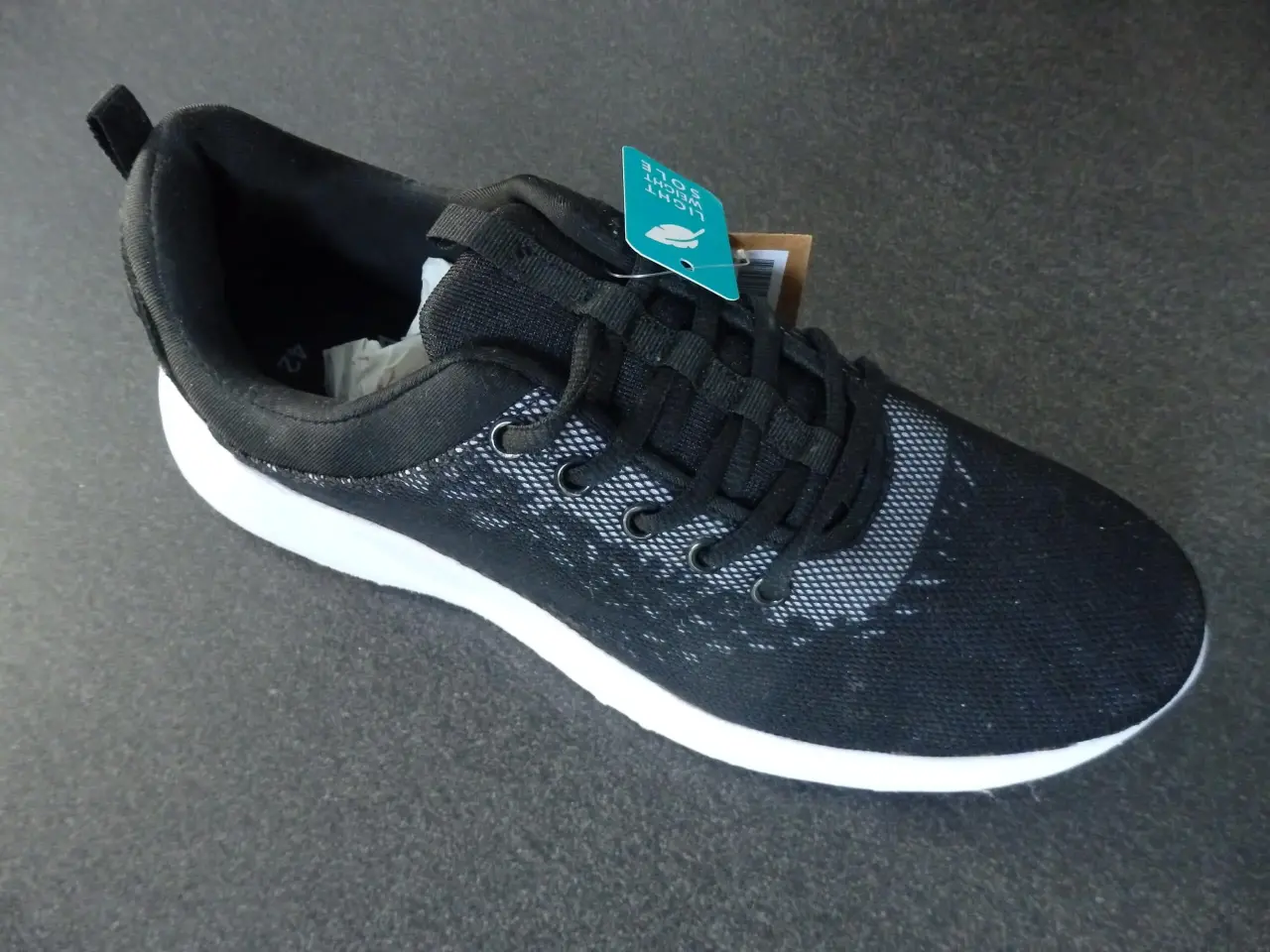 Sneaker noire neuve en tissu mesh