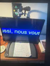 Vidéo-agrandisseur professionnel en bon état, idéal pour personnes malvoyantes ou déficientes visuelles.