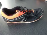 Chaussure à pointes d'athlétisme polyvalentes At Start neuve - pied droit uniquement - Taille 42 (US 9)